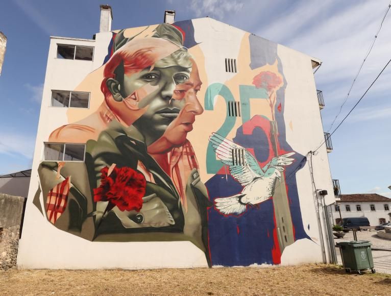 A Freguesia de Miranda do Corvo vai inaugurar um mural alusivo ao 25 de Abril.